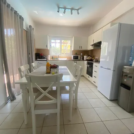 Buenovilla Elsa * Ayia Napa